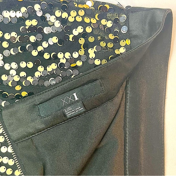 2 for$10 | Forever 21 | Gold Sequins | Black Lined Mini Skirt | Size M/L - Picture 5 of 6